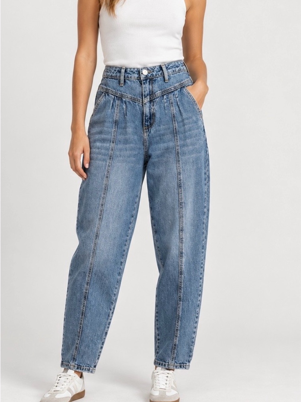 ELA Jeans Básicos High Rise Barrel Leg Jeans – Size 6 – Medium Wash